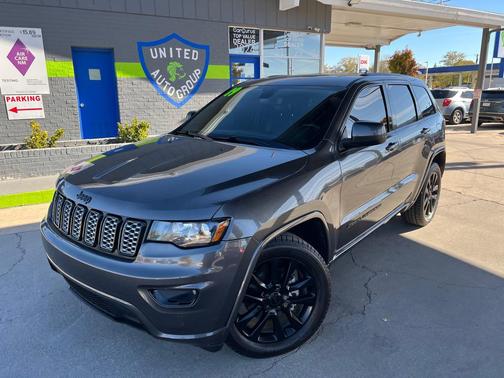 Granite Crystal Metallic Clearcoat 2019 Jeep Grand Cherokee Altitude