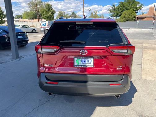 2020 Toyota RAV4 LE