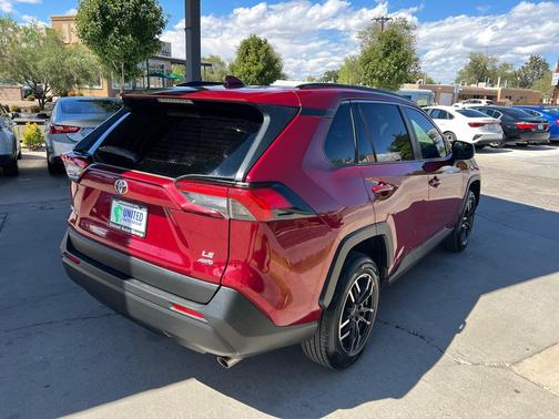 2020 Toyota RAV4 LE