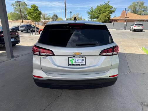 Silver Ice Metallic 2022 Chevrolet Equinox LS