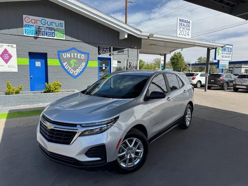 Silver Ice Metallic 2022 Chevrolet Equinox LS