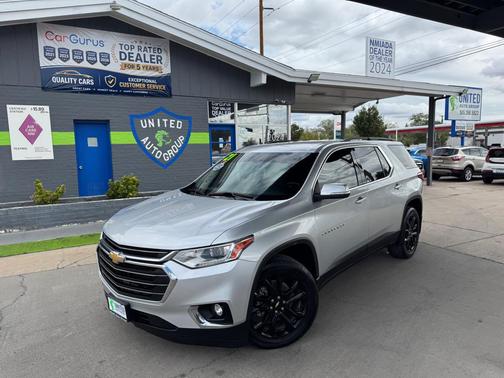 Silver Ice Metallic 2021 Chevrolet Traverse LT Cloth