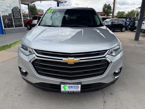 Silver Ice Metallic 2021 Chevrolet Traverse LT Cloth