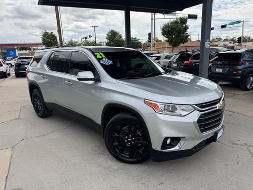 Silver Ice Metallic 2021 Chevrolet Traverse LT Cloth