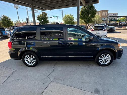 Brilliant Black Crystal Pearlcoat 2014 Dodge Grand Caravan SXT