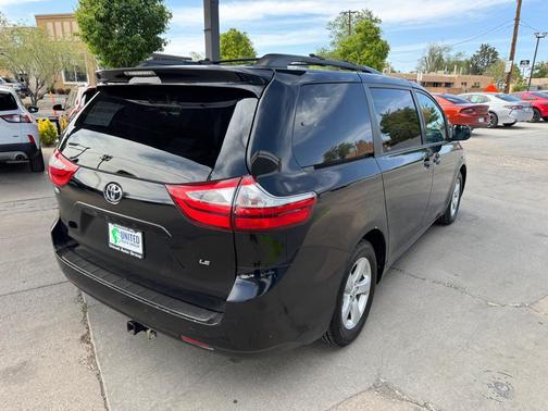Midnight Black Metallic 2017 Toyota Sienna LE