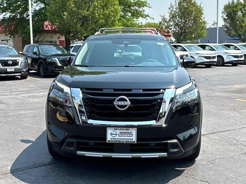 2025 Nissan Pathfinder SL