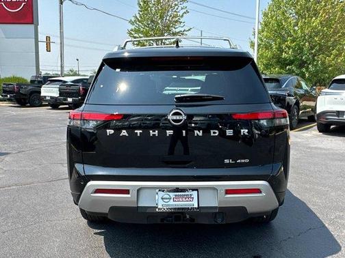 2025 Nissan Pathfinder SL