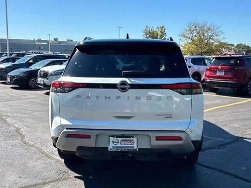 2025 Nissan Pathfinder Platinum