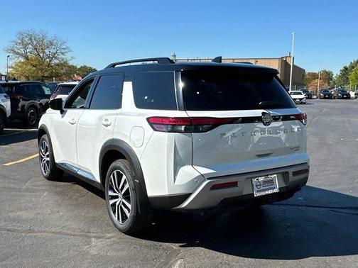 2025 Nissan Pathfinder Platinum