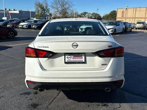 2025 Nissan Altima SR