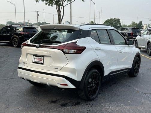 2022 Nissan Kicks SR