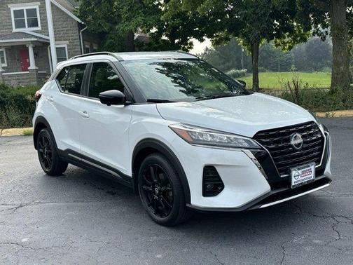 2022 Nissan Kicks SR