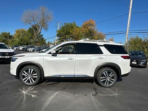 2025 Nissan Pathfinder Platinum