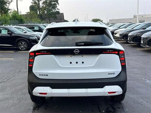 2025 Nissan Kicks SV