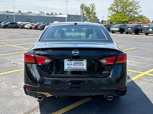 Black 2026 Nissan Altima 2.5 SR