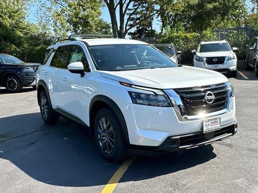 2025 Nissan Pathfinder SV