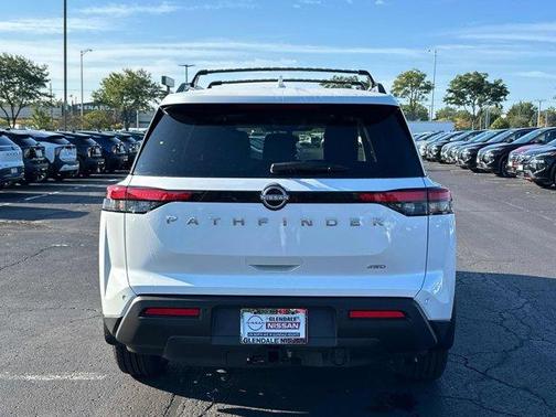 2025 Nissan Pathfinder SV