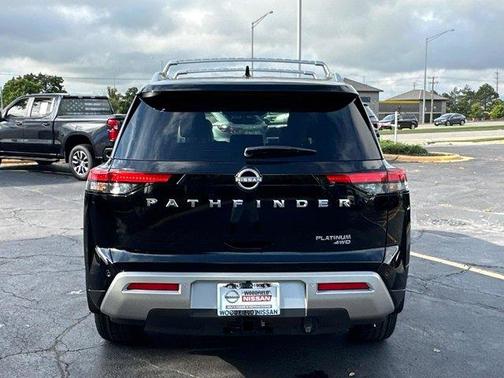 2025 Nissan Pathfinder Platinum