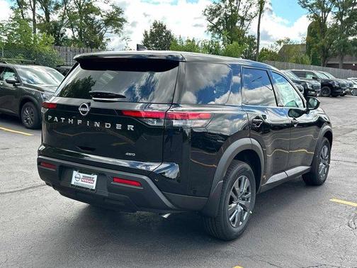 2025 Nissan Pathfinder S
