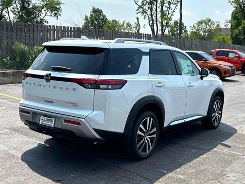 2025 Nissan Pathfinder Platinum