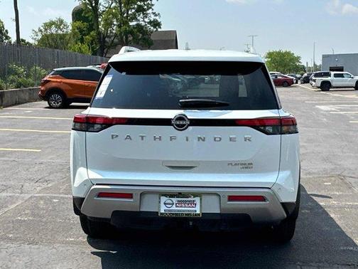 2025 Nissan Pathfinder Platinum