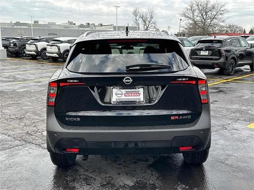 2025 Nissan Kicks SR