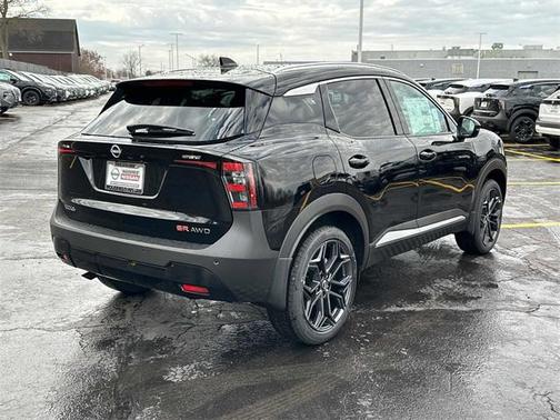 2025 Nissan Kicks SR