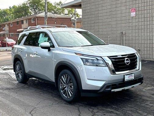 2025 Nissan Pathfinder SL