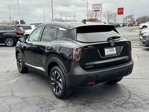 2025 Nissan Kicks SR
