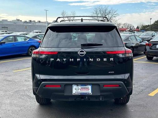 2025 Nissan Pathfinder SV