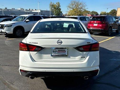 2025 Nissan Altima SR