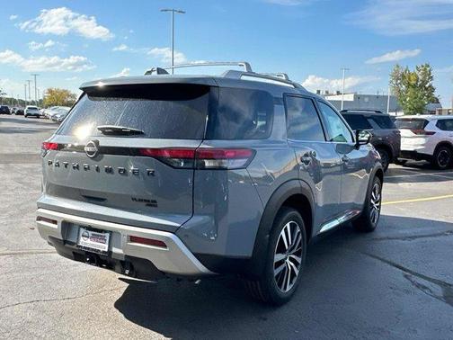 2025 Nissan Pathfinder Platinum