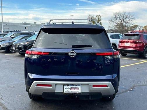 2025 Nissan Pathfinder Platinum