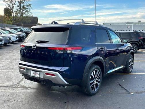 2025 Nissan Pathfinder Platinum