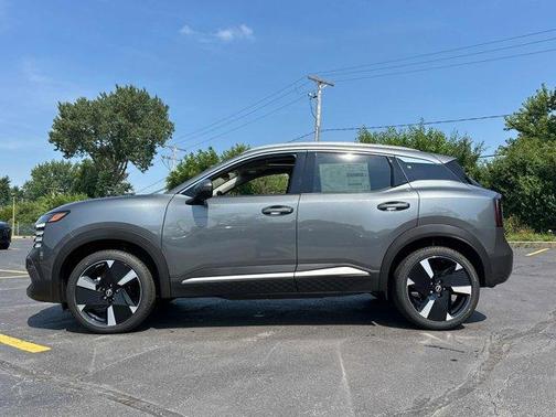 2025 Nissan Kicks SR