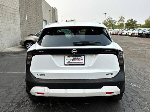2025 Nissan Kicks SV