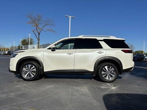 2023 Nissan Pathfinder SL