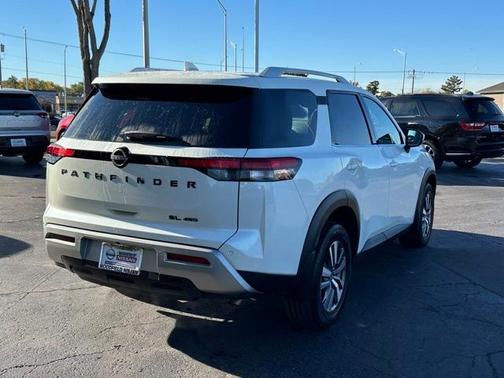 2023 Nissan Pathfinder SL