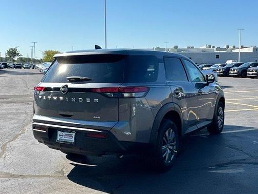 2025 Nissan Pathfinder S
