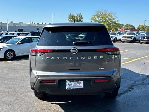 2025 Nissan Pathfinder S
