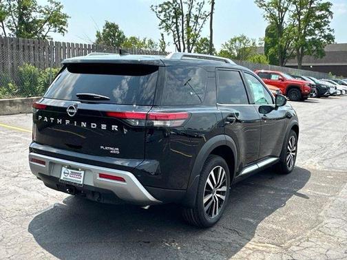 2025 Nissan Pathfinder Platinum