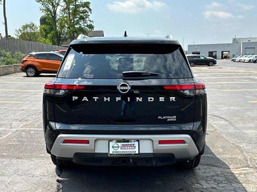 2025 Nissan Pathfinder Platinum