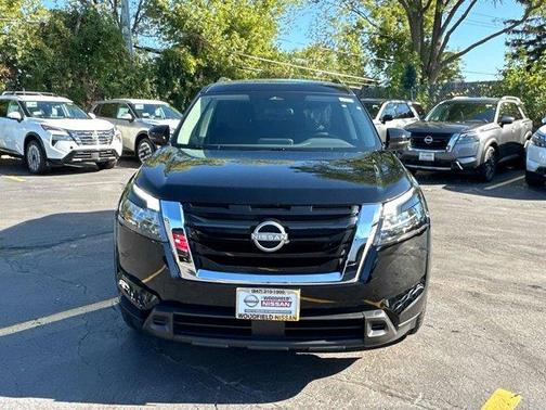 2025 Nissan Pathfinder SV