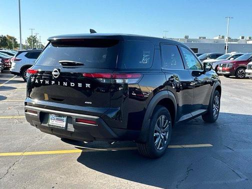 2025 Nissan Pathfinder S