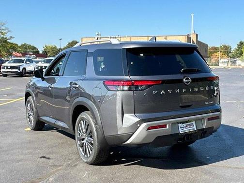 2025 Nissan Pathfinder SL