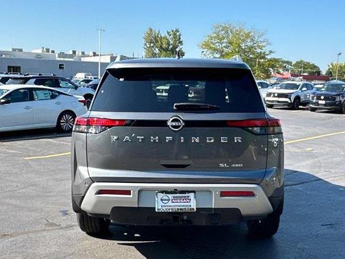 2025 Nissan Pathfinder SL