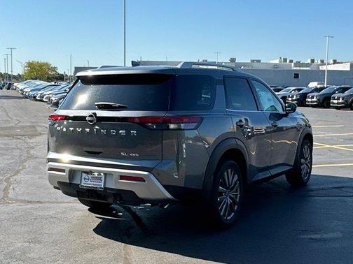 2025 Nissan Pathfinder SL