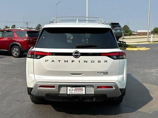 2025 Nissan Pathfinder Platinum