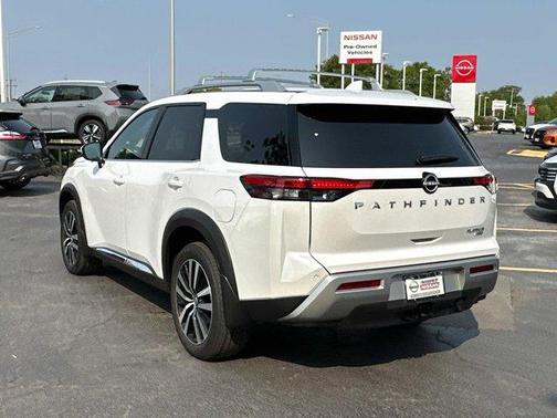 2025 Nissan Pathfinder Platinum
